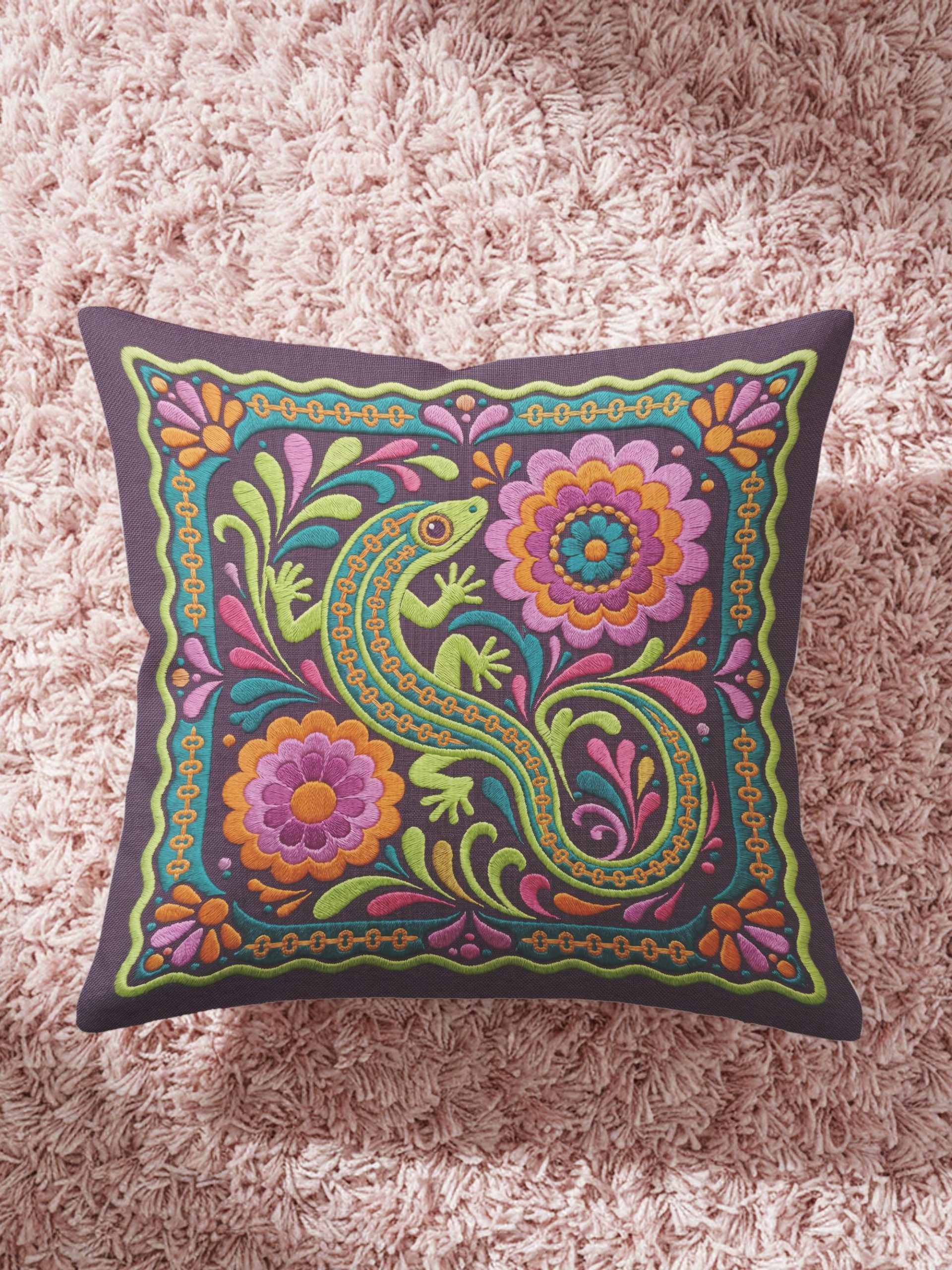 Minimalist embroidered lizard pillow - Image 3